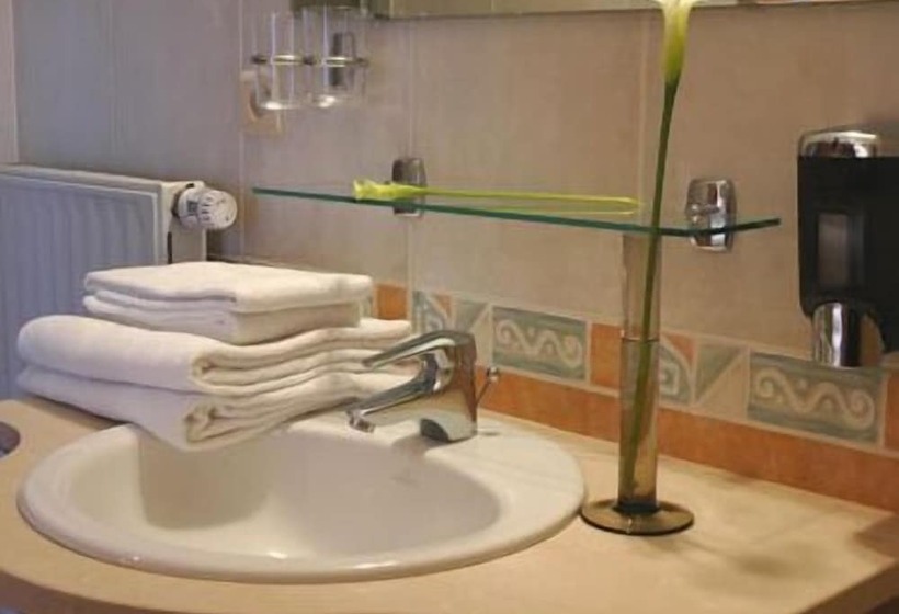 בית מלון כפרי South Charleroi Airport