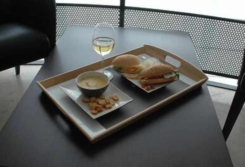 בית מלון כפרי South Charleroi Airport