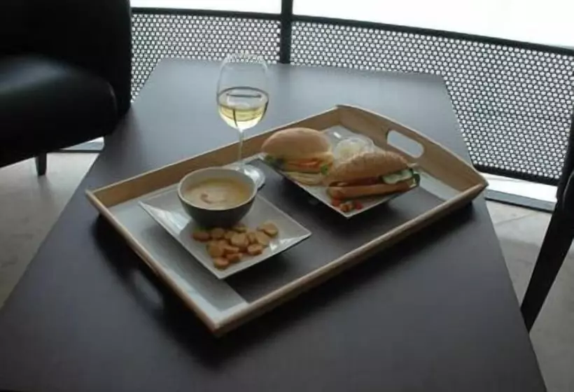 فندق South Charleroi Airport