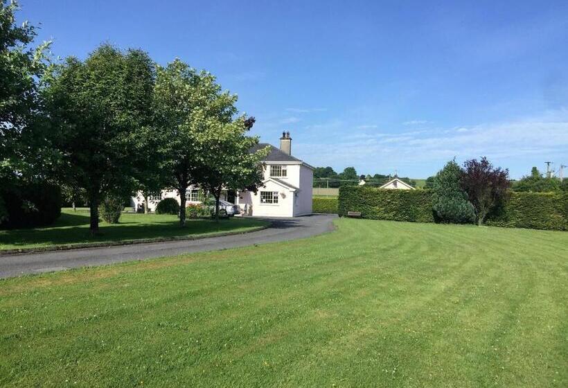 فندق Tir Na Nog B&b