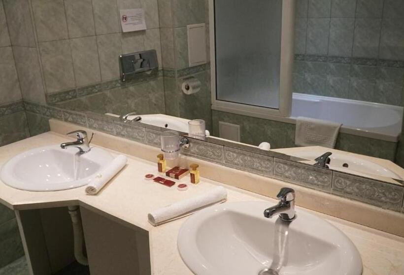 Отель Troyan Plaza