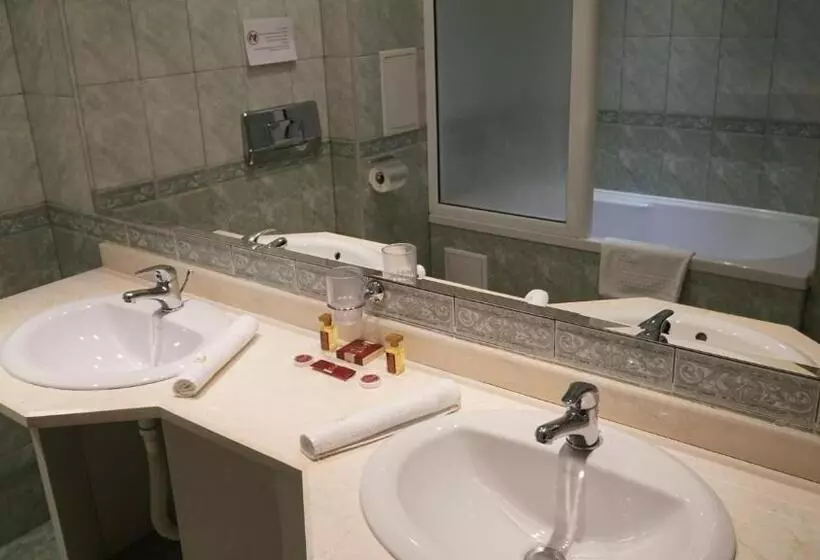 Отель Troyan Plaza