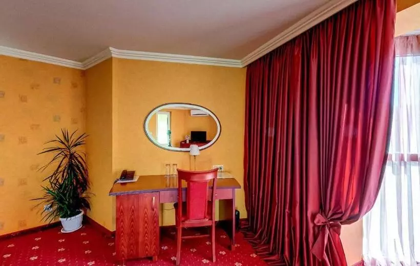 Отель Troyan Plaza