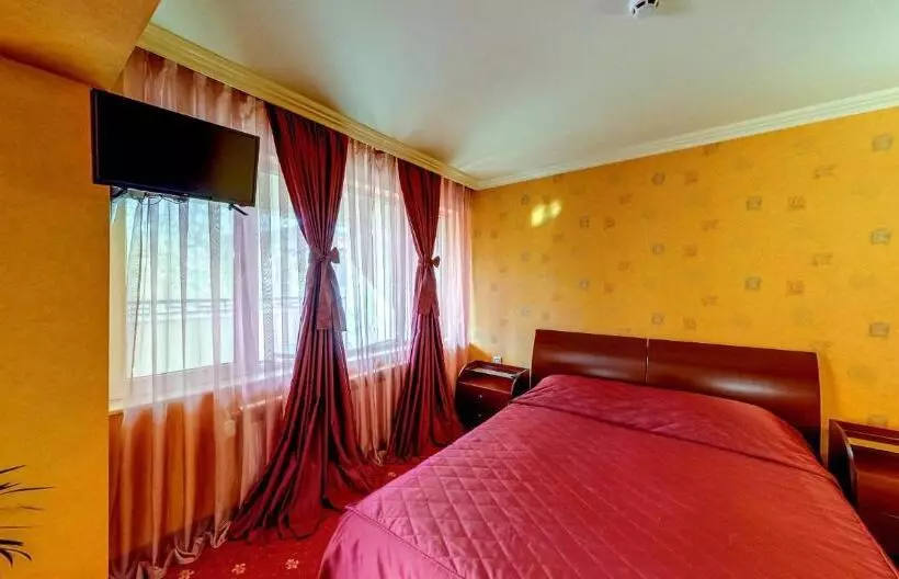 Отель Troyan Plaza