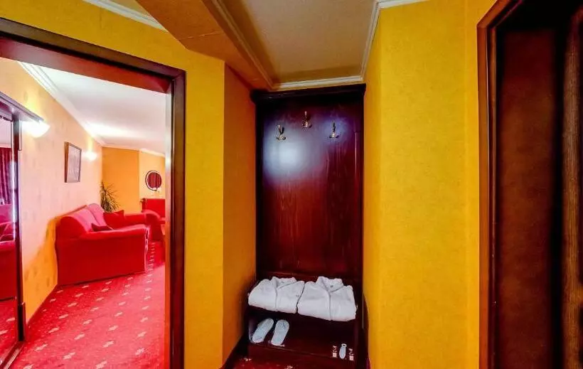 Отель Troyan Plaza