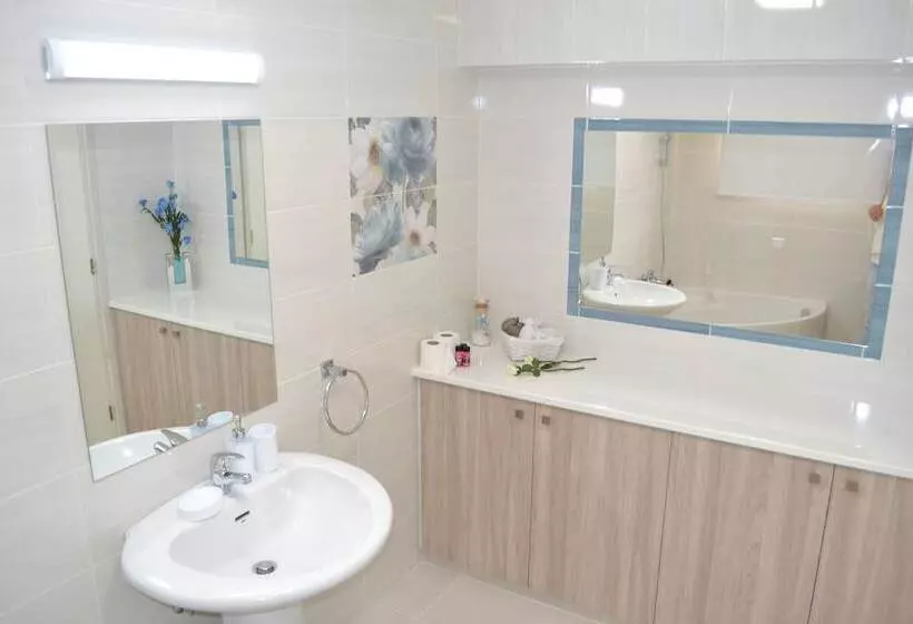 Marianna Hotel Apartments