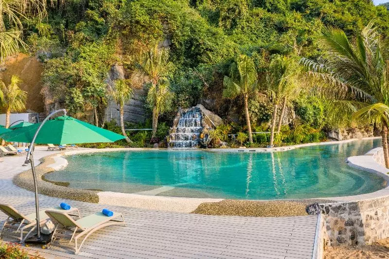 هتل Flamingo Cat Ba Resort