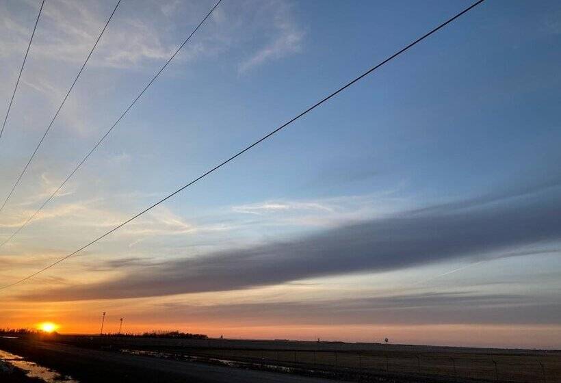 ホテル Meridian Inn & Suites Regina Airport