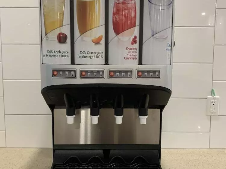 هتل Meridian Inn & Suites Regina Airport