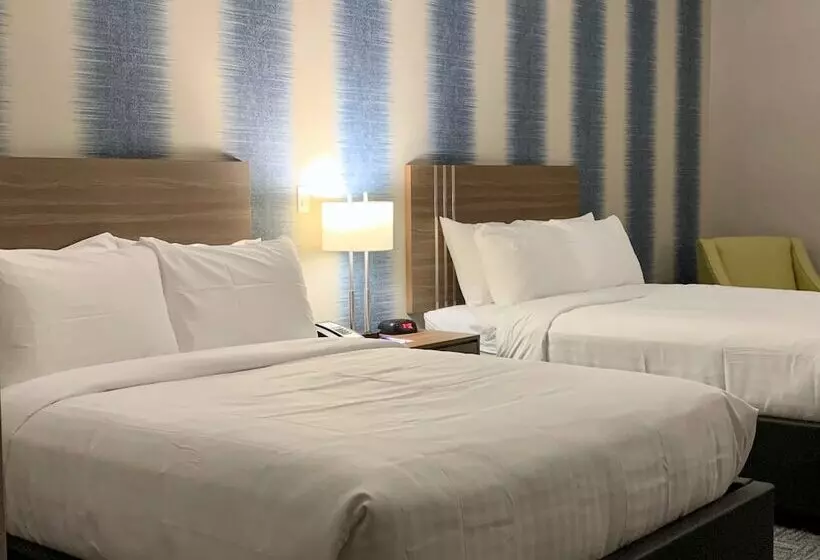 هتل Meridian Inn & Suites Regina Airport