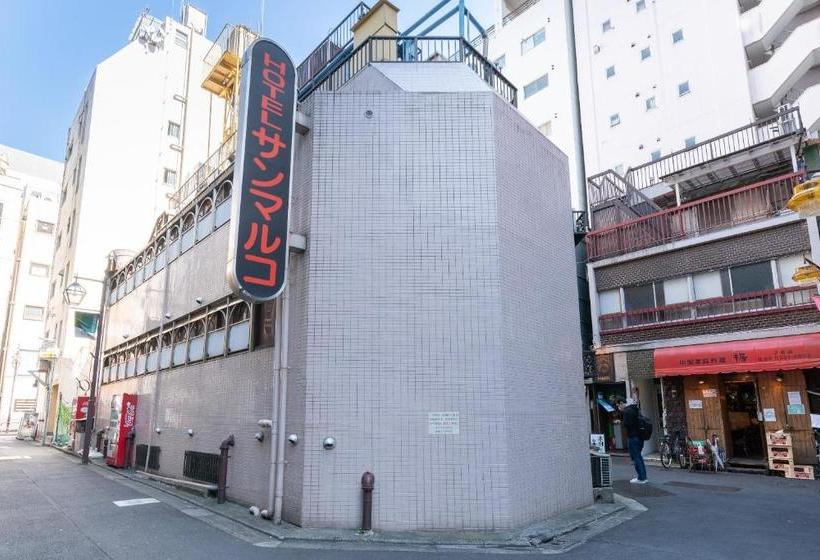 ホテル Oyo Sanmaruco