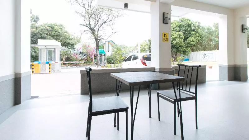 هتل Reddoorz Plus At Alpina Heights Paranaque