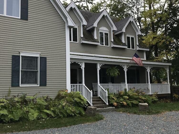 هتل Sand Bar Cottage Inn