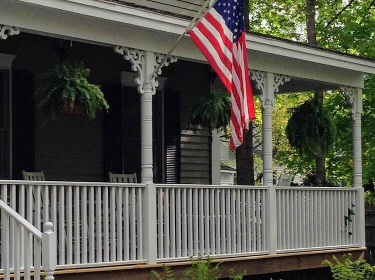 هتل Sand Bar Cottage Inn