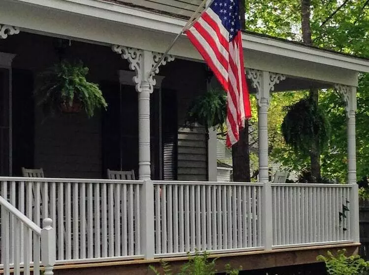 Hotelli Sand Bar Cottage Inn