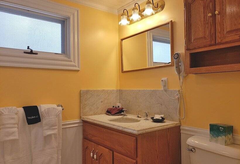 هتل Sand Bar Cottage Inn