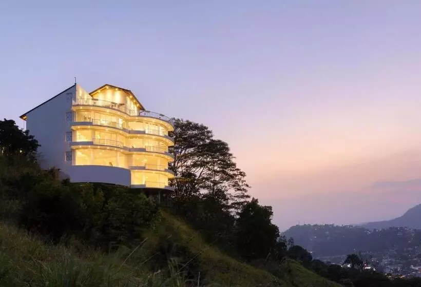 Hotel The Summit