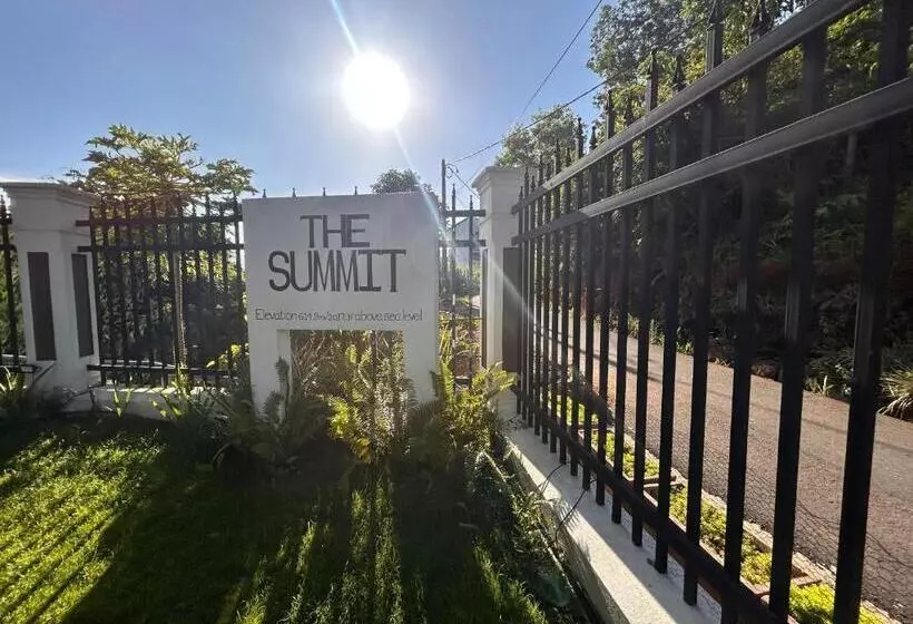 Hotel The Summit