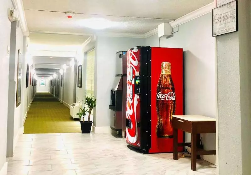 هتل Montgomery Inn & Suites