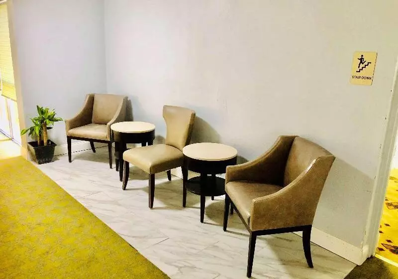 هتل Montgomery Inn & Suites