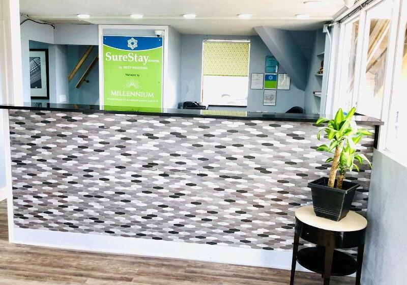 فندق Montgomery Inn & Suites