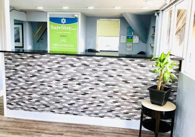 هتل Montgomery Inn & Suites