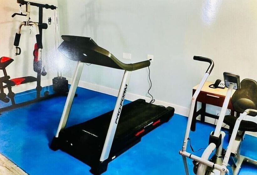 فندق Montgomery Inn & Suites