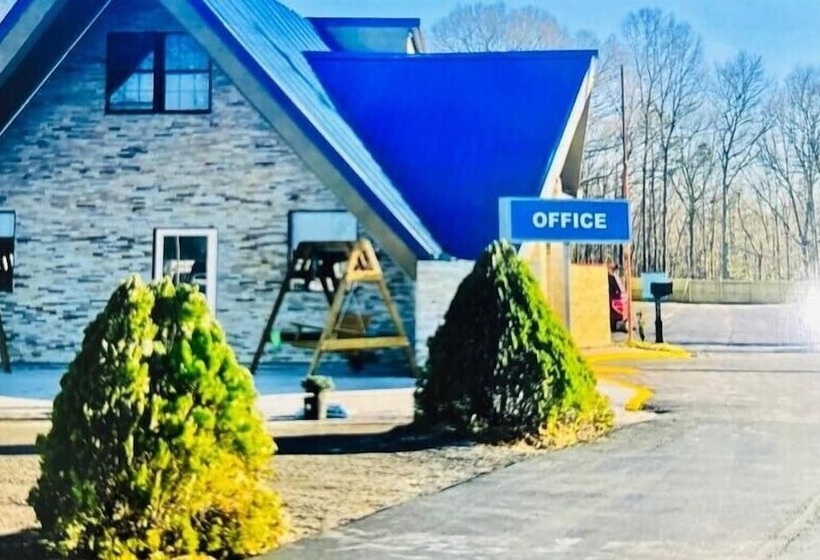 فندق Montgomery Inn & Suites