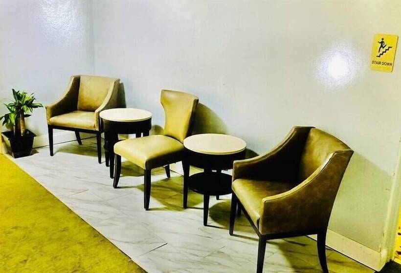 فندق Montgomery Inn & Suites