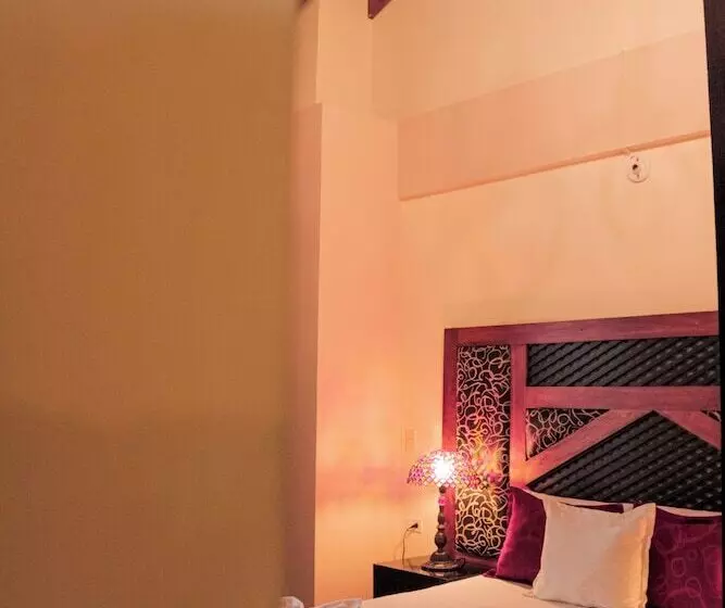 ホテル Plaza Garibaldi