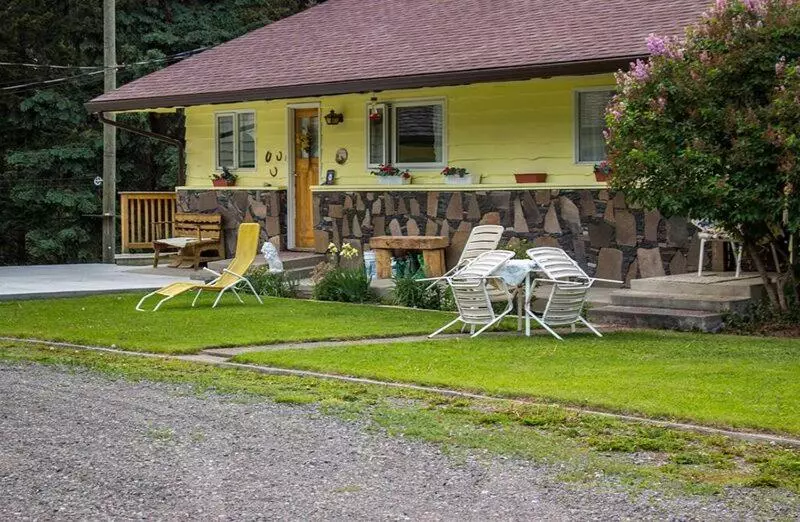 The Cozy Cubbyhole B&b