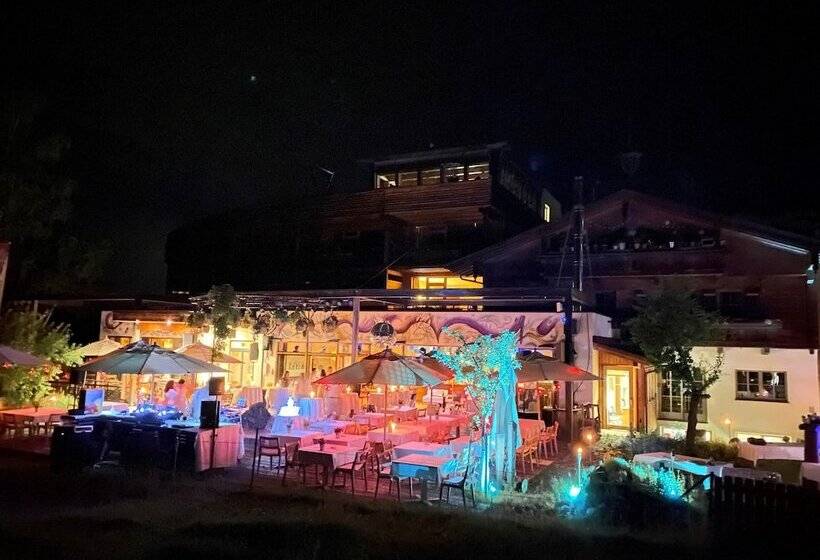 Holzhotel Forsthofalm