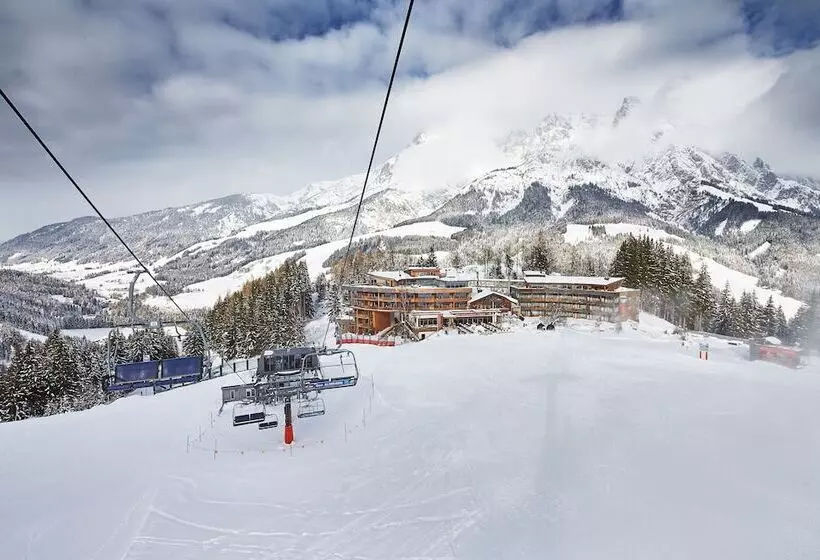 Holzhotel Forsthofalm