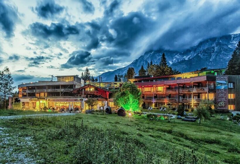 Holzhotel Forsthofalm