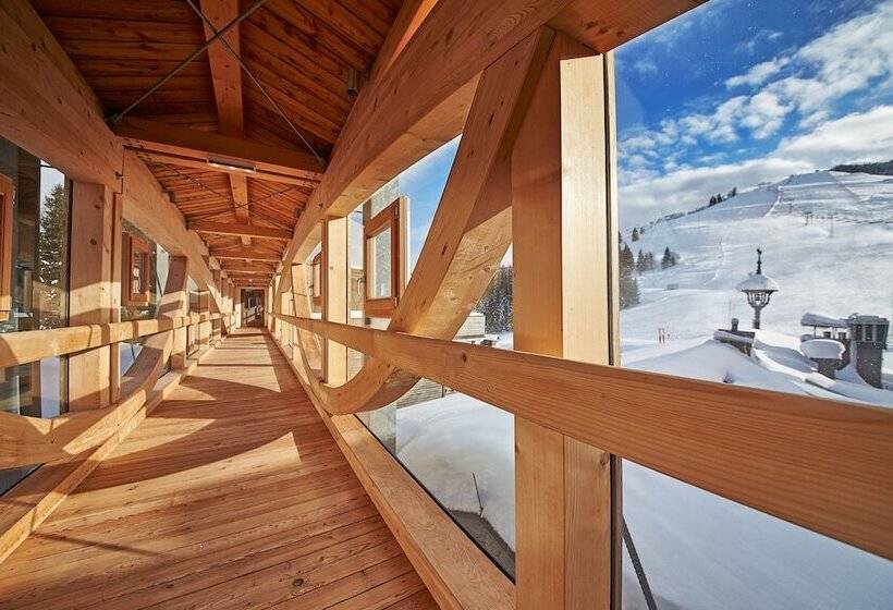 Holzhotel Forsthofalm