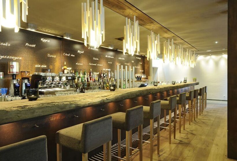 Holzhotel Forsthofalm