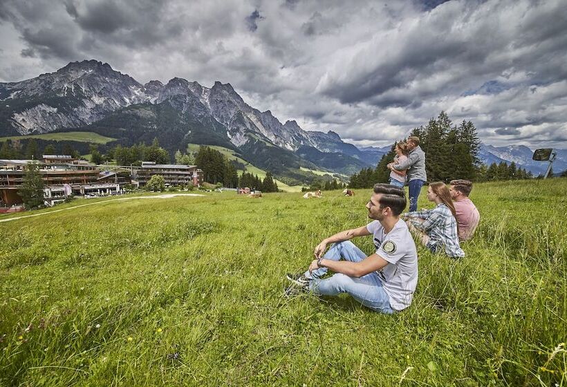 Holzhotel Forsthofalm