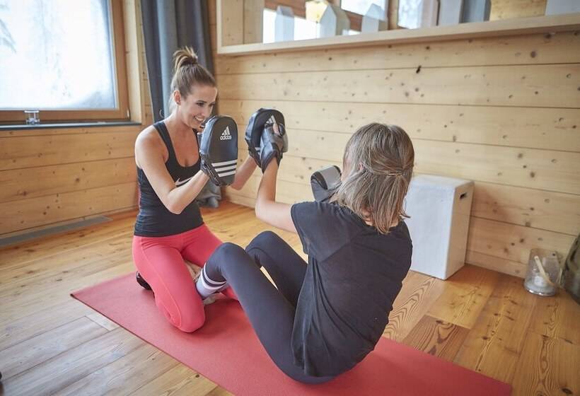 Holzhotel Forsthofalm