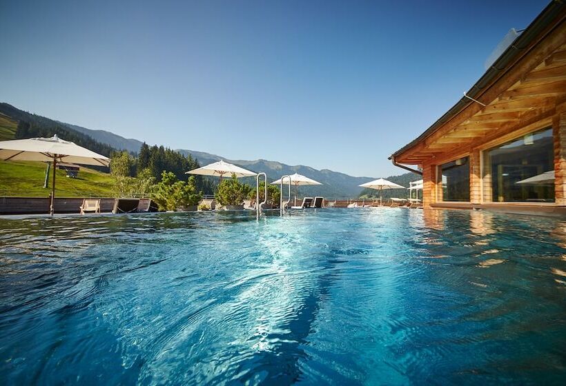 Holzhotel Forsthofalm