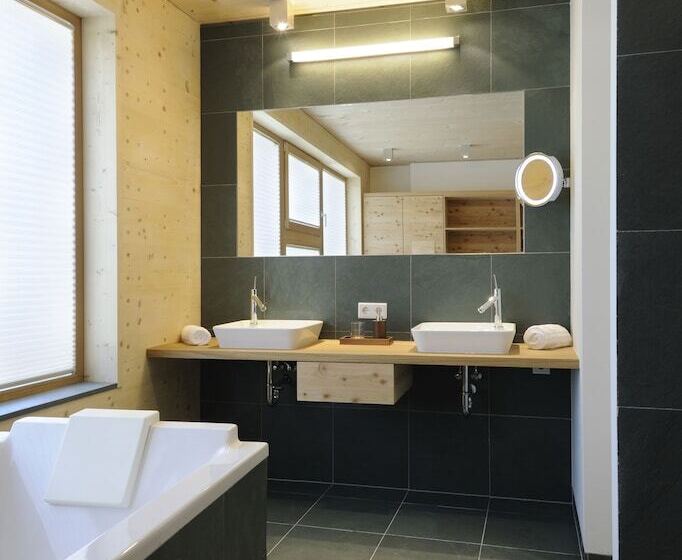 Holzhotel Forsthofalm