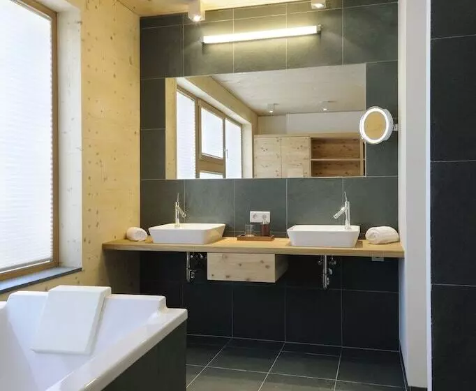 Holzhotel Forsthofalm