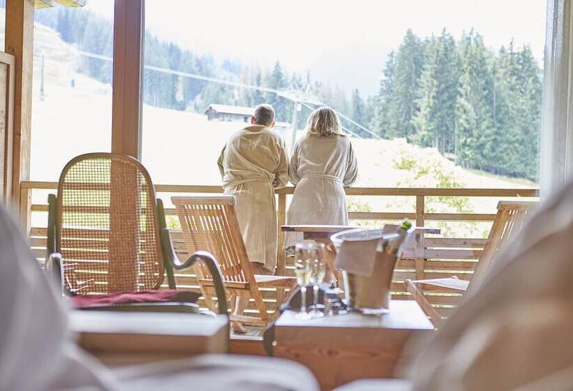 Holzhotel Forsthofalm