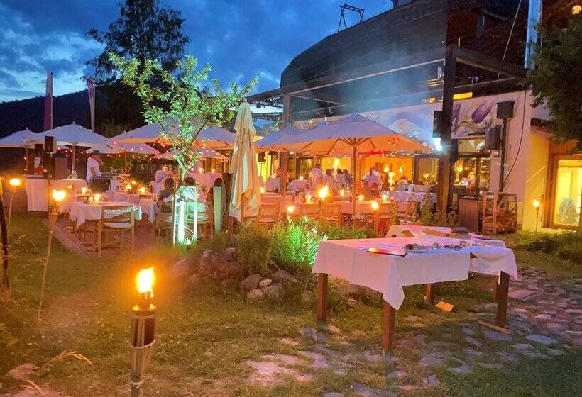 Holzhotel Forsthofalm