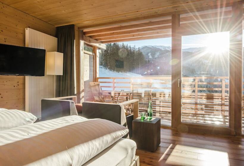 Holzhotel Forsthofalm