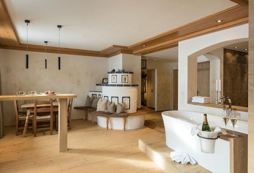 Holzhotel Forsthofalm