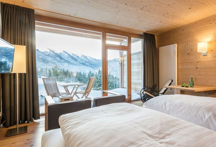 Holzhotel Forsthofalm