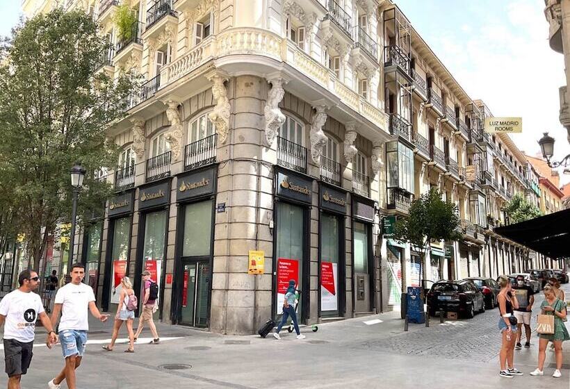 مسافرخانه Luz Madrid Rooms