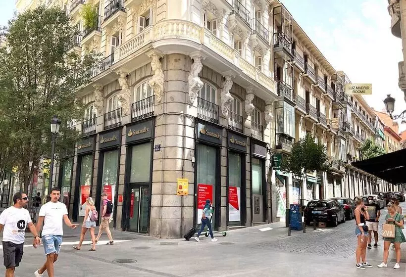 مسافرخانه Luz Madrid Rooms