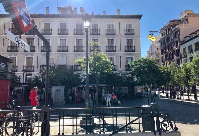 مسافرخانه Luz Madrid Rooms