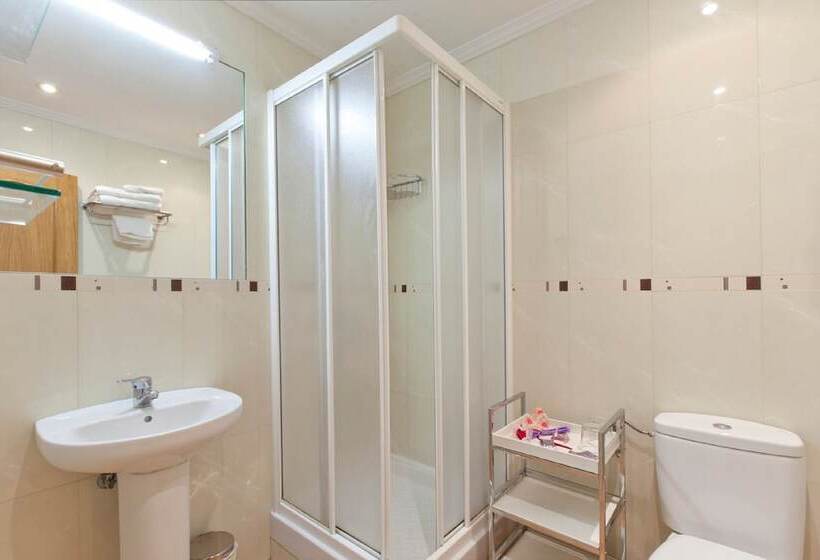 مسافرخانه Luz Madrid Rooms